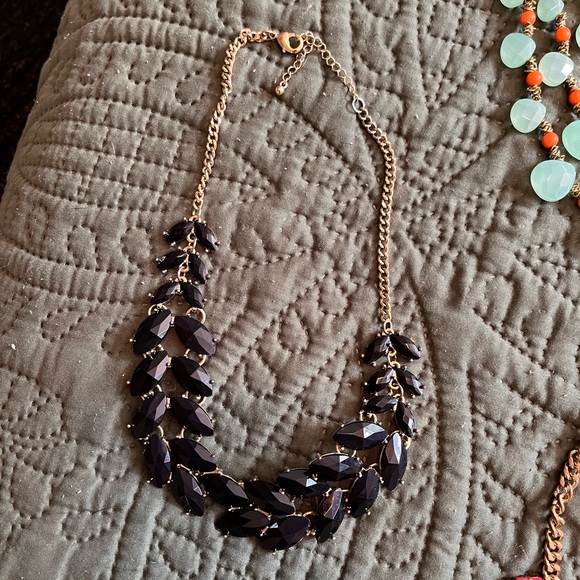 Bundle of 8 necklaces some chunky, some long, some short/choker - Picture 6 of 10